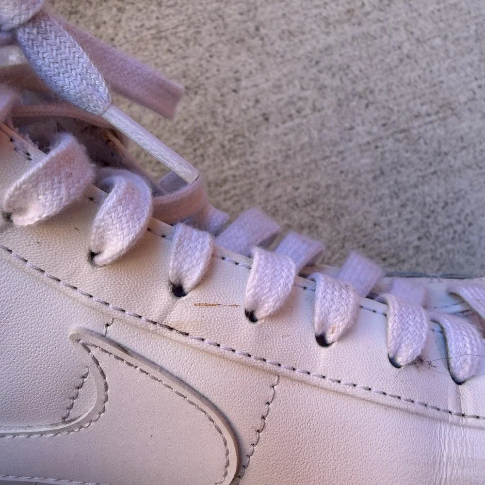 White Nike Women's‎ Blazer Mid '77 Sneakers